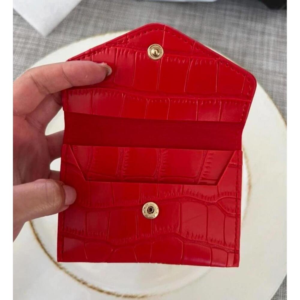 red wallet - Picture 2 of 3